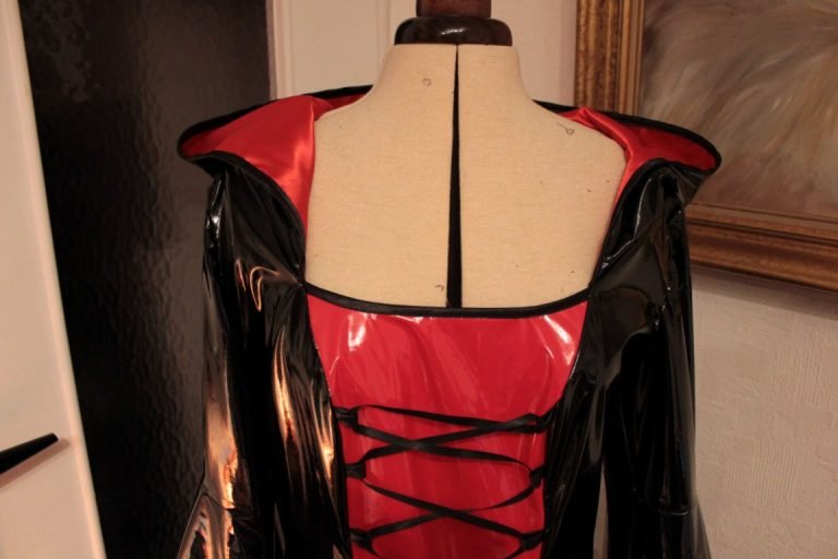 Robe médiévale en vinyle